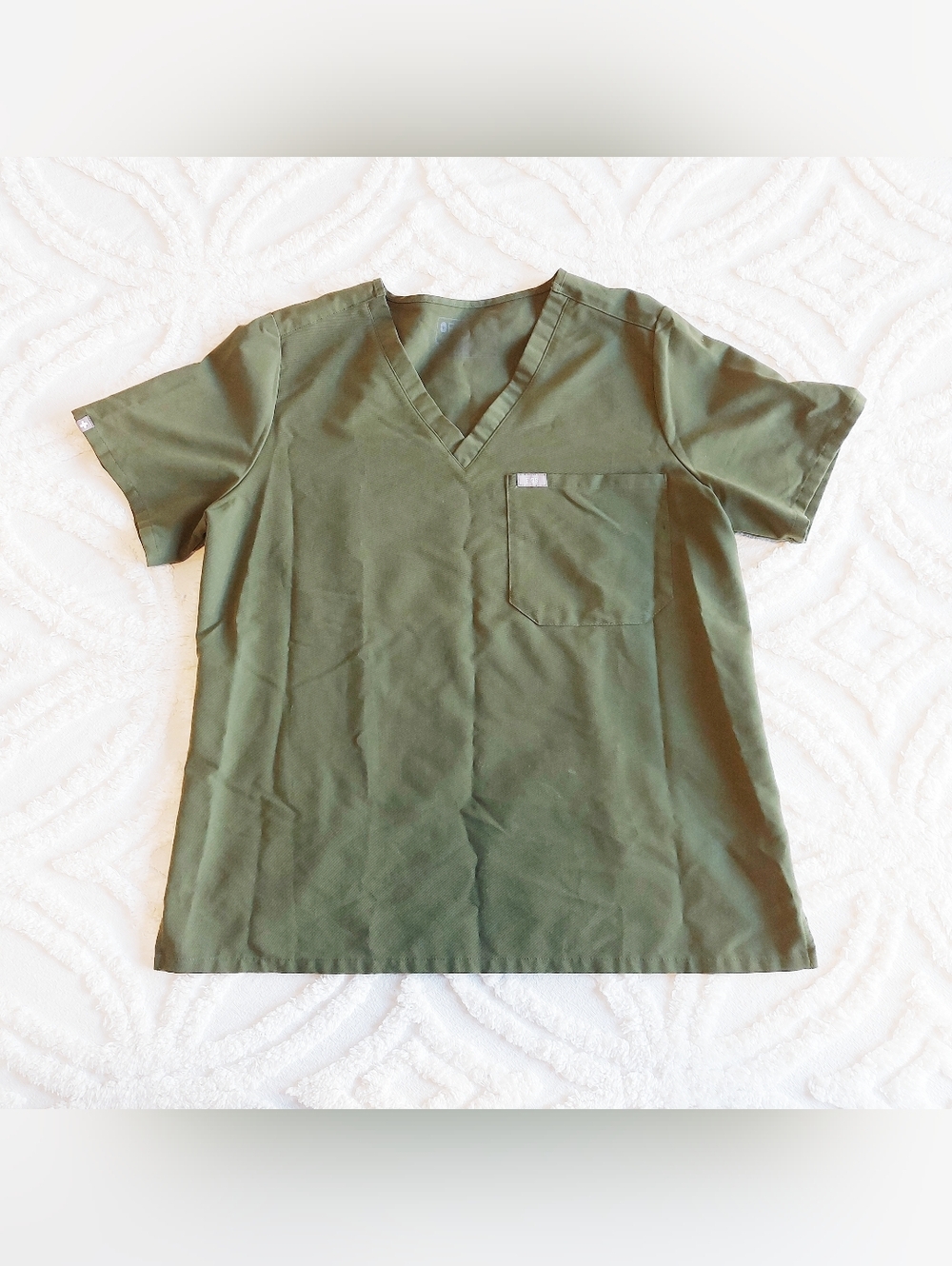 Figs scrub top